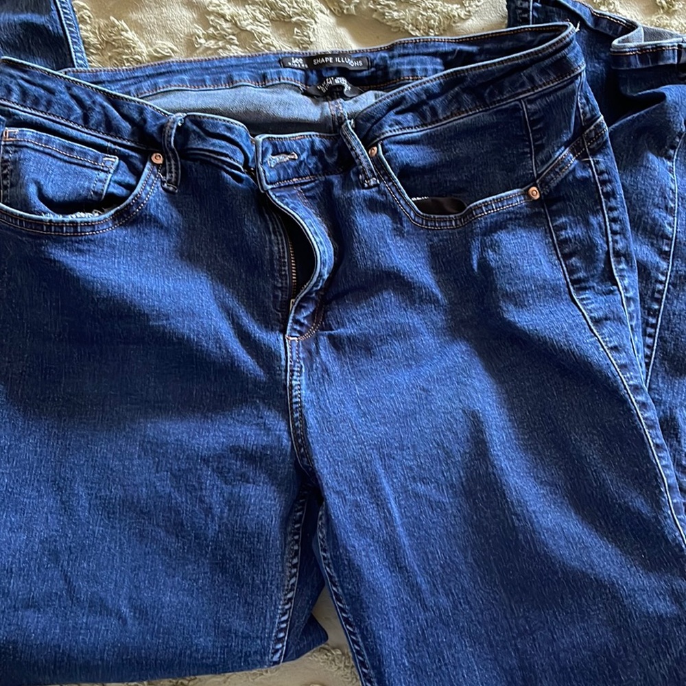 Lee boot cut jeans size 18 shape illusions mid rise great condition